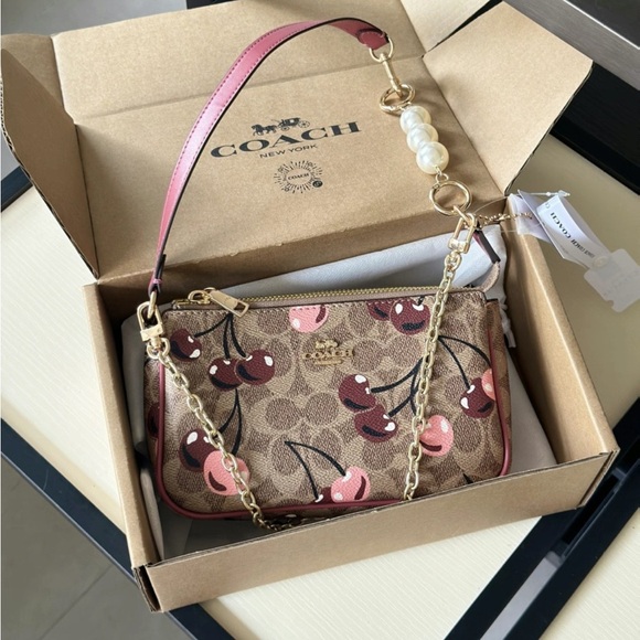 Coach shoulder bags - Picture 2 of 6